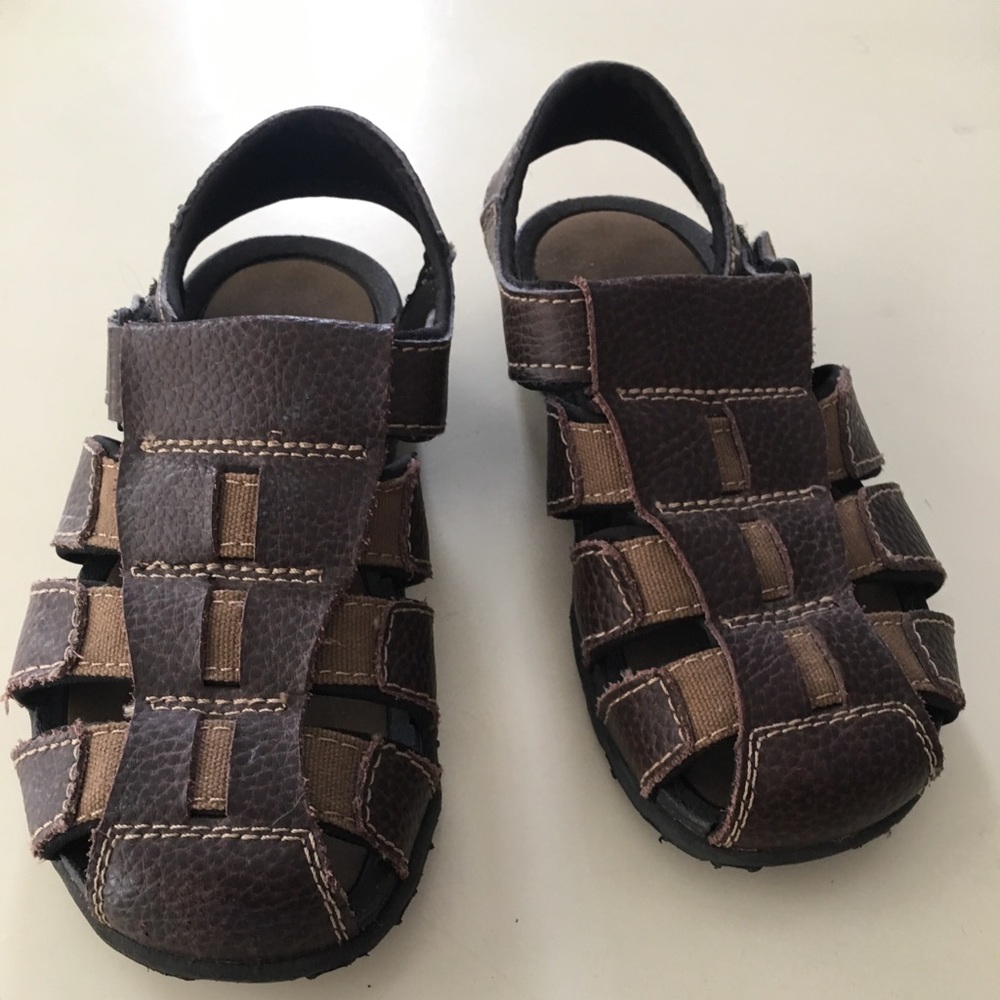 Boys brown sandals size 1.5